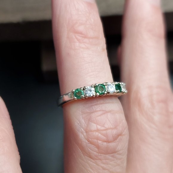 Size 4.75 Sterling Silver Round Emerald And Cubic Zirconia Ring - Picture 4 of 9